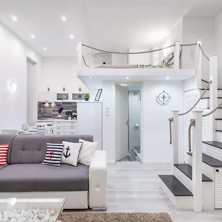 Sailor Island Center Apartment