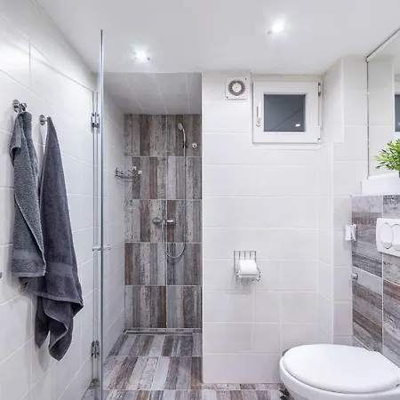 Sailor Island Center *